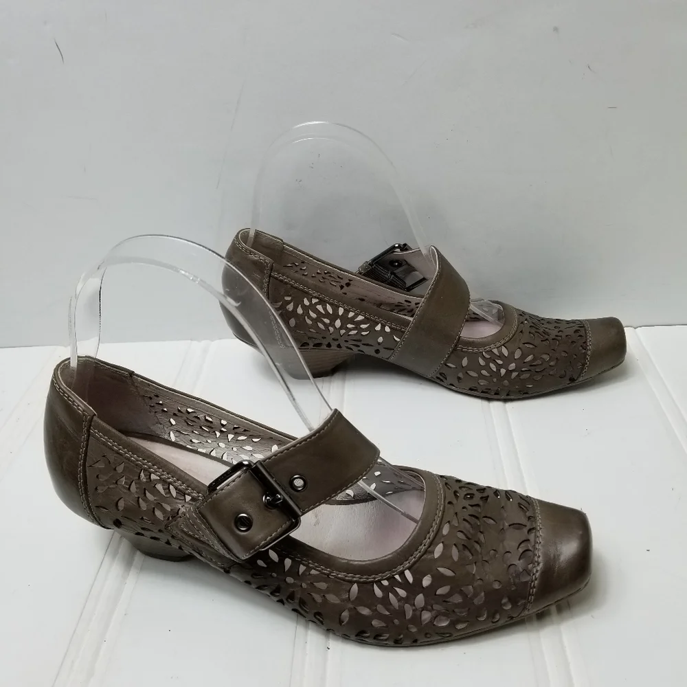 Roberto Santi Mary Jane Heels 38 8 Perforated Leather Square Toe Low Heel Shoes